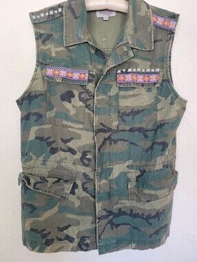 Ecote Camo Utility Vest with Embroidered Accents L